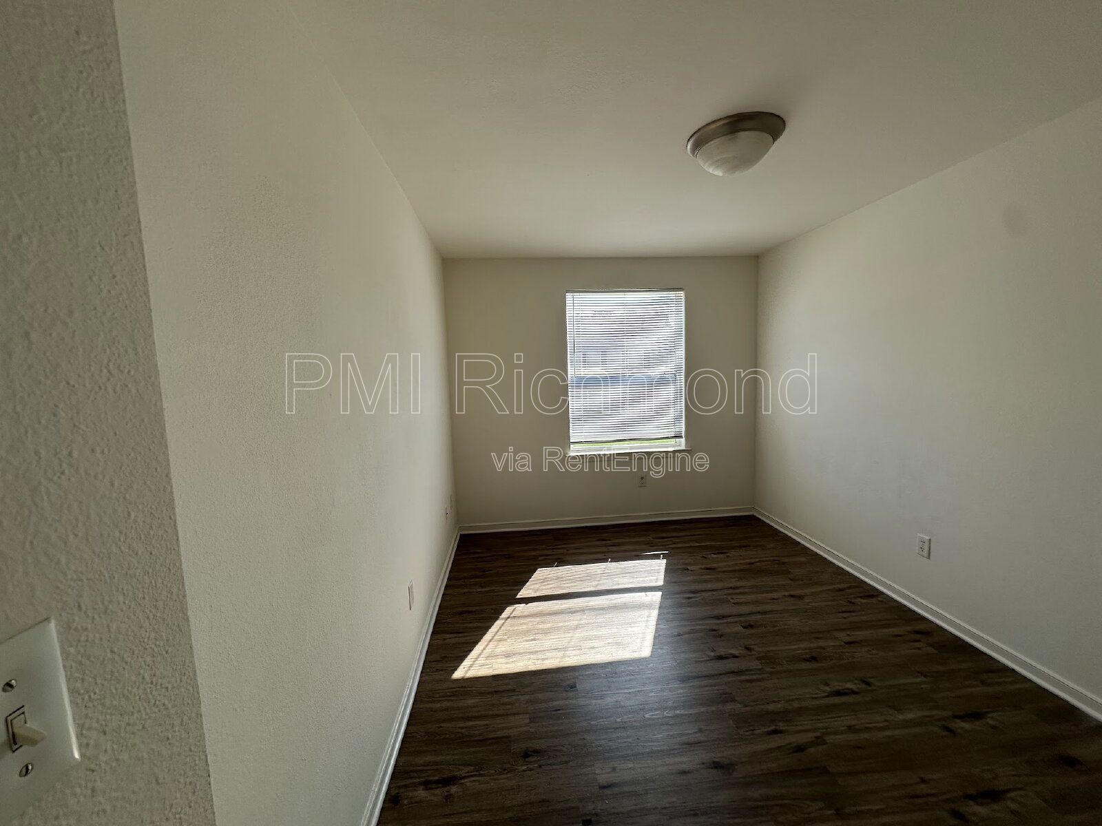 Beautiful 2-Bedroom Unit in The Villas Of Oakwood! property image