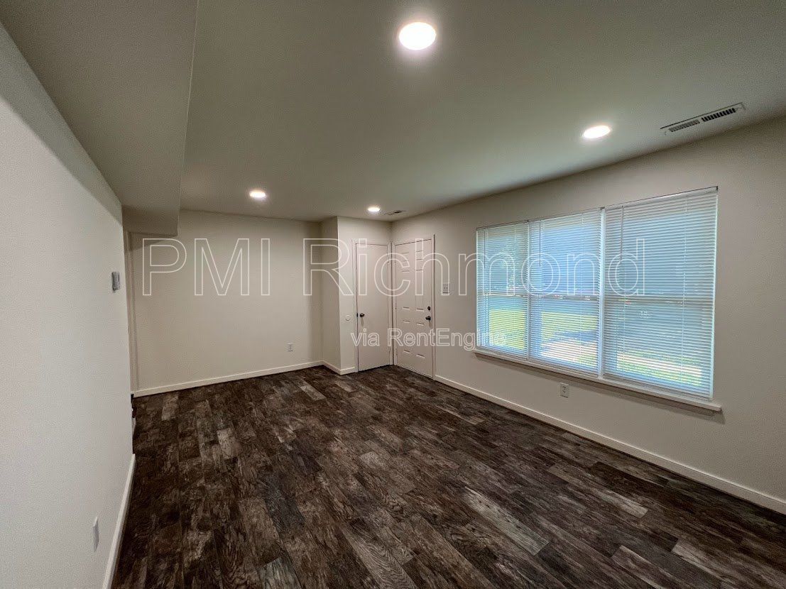 Gorgeous 3-Bedroom Townhouse in Highland Springs - Don't Miss It! property image