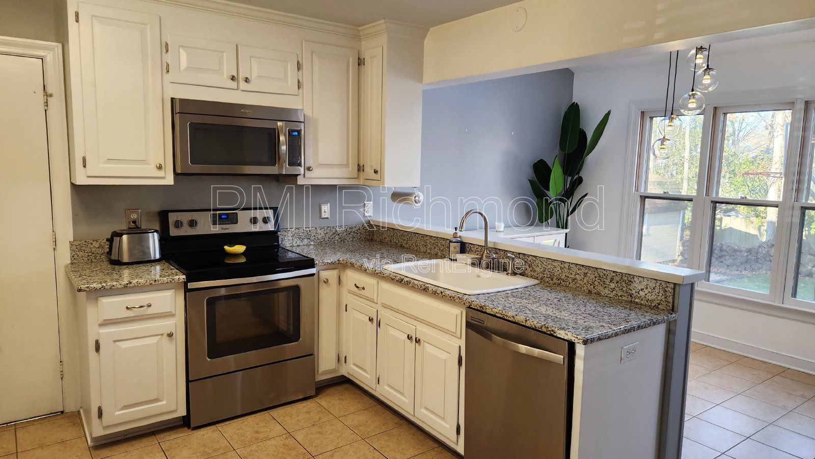 Spacious 4-Bed Colonial Style Home in The Woodlands Subdivision of Henrico! property image