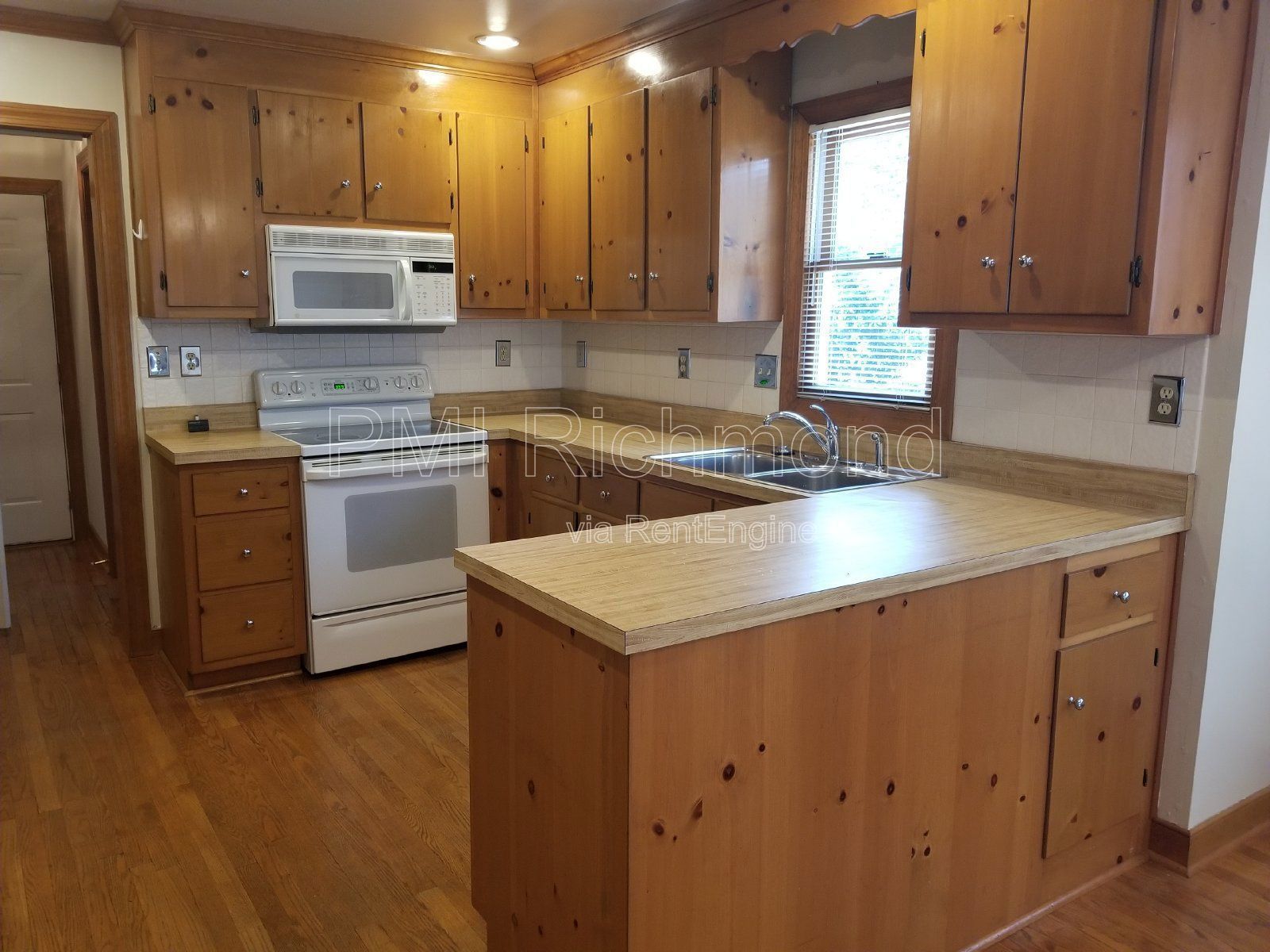 Beautiful Single Family Colonial Home in The Exbury Subdivision! property image