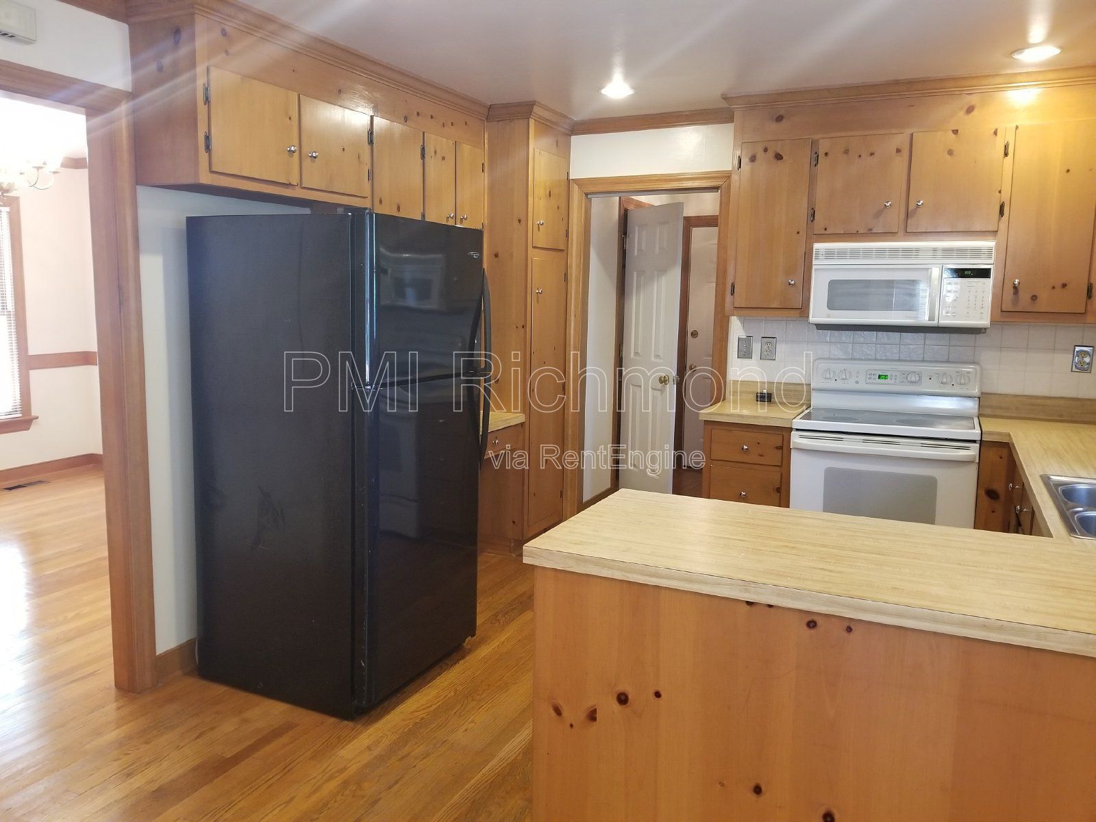 Beautiful Single Family Colonial Home in The Exbury Subdivision! property image