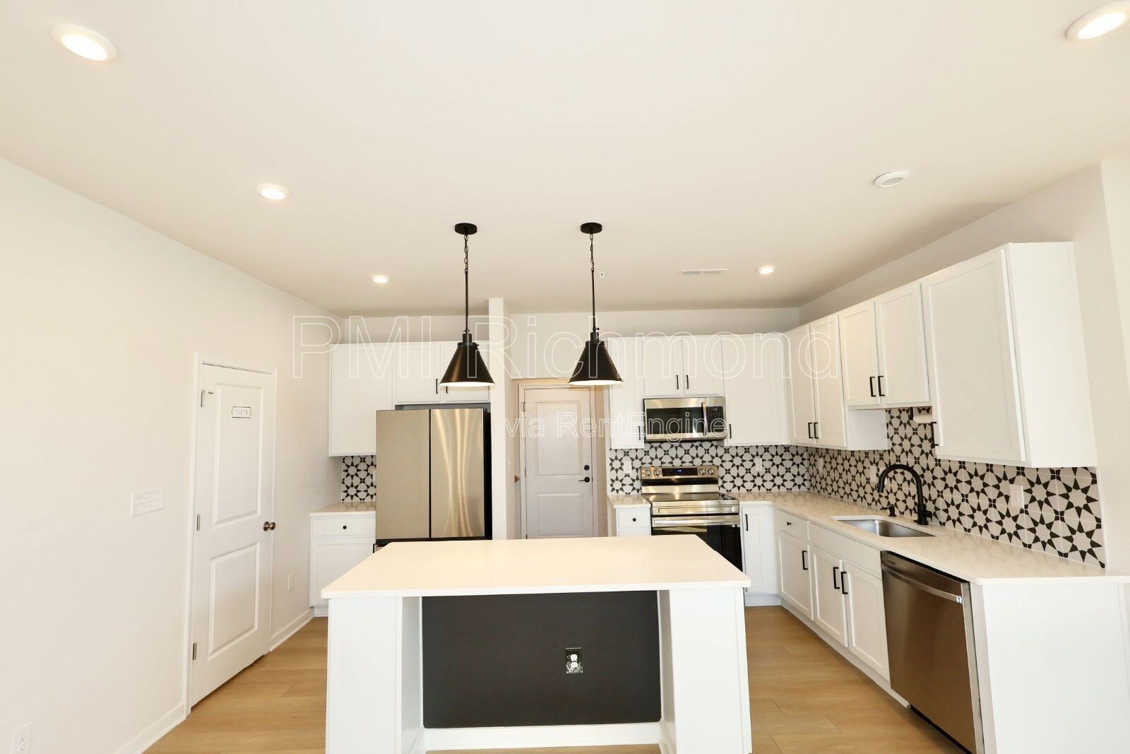 Stunning 2-Bed Condo with 2.5 Baths in the Heart of Richmond! property image