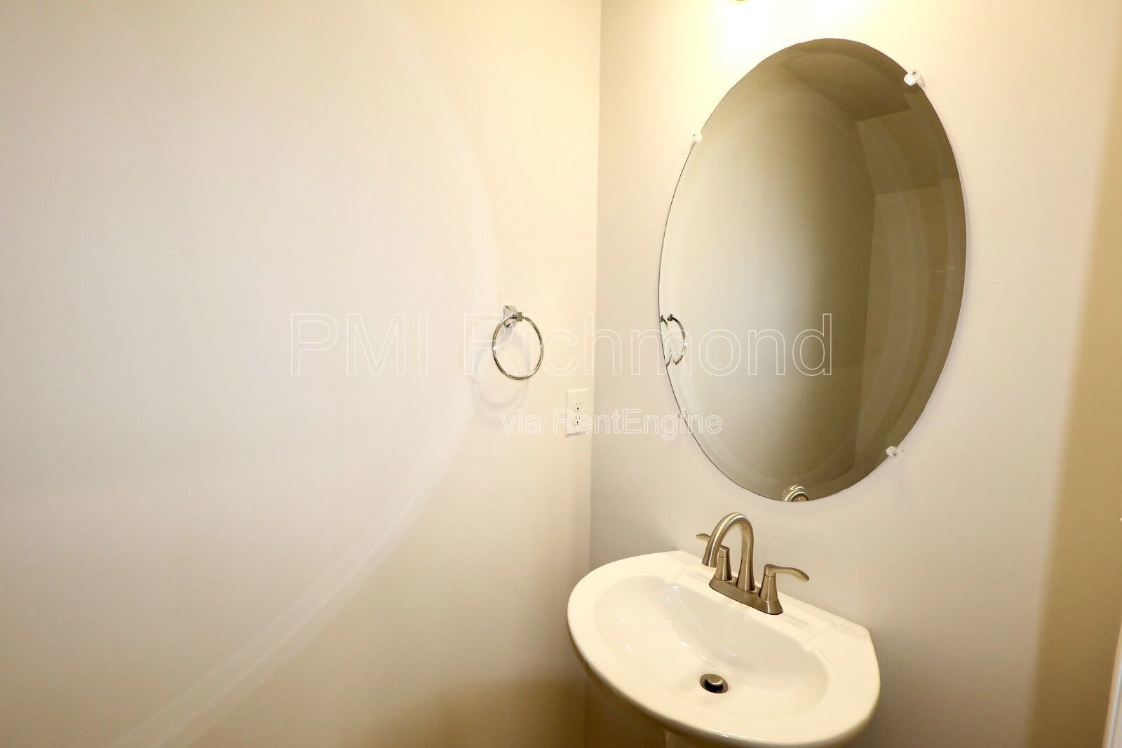 Stunning 2-Bed Condo with 2.5 Baths in the Heart of Richmond! property image