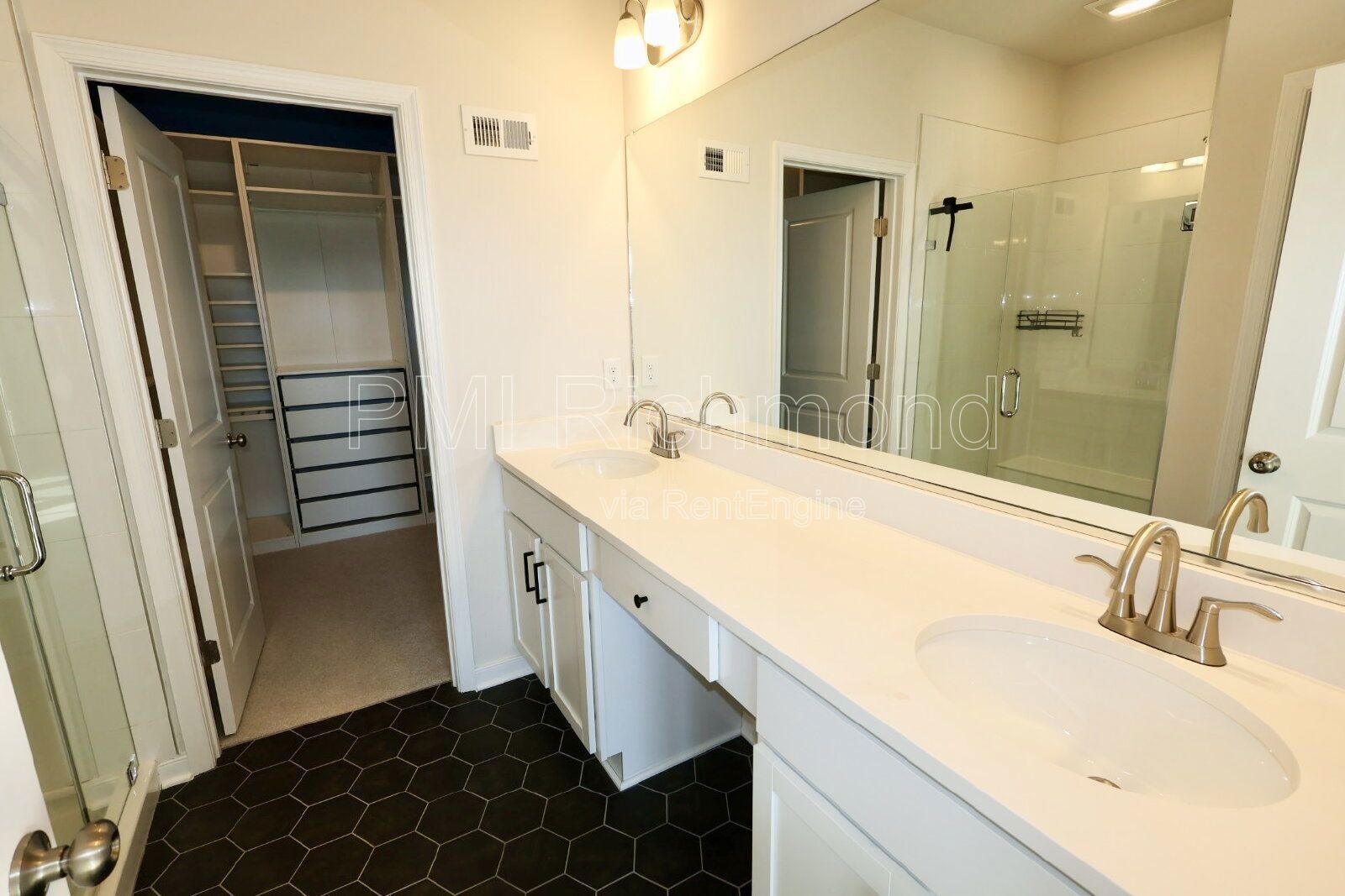 Stunning 2-Bed Condo with 2.5 Baths in the Heart of Richmond! property image