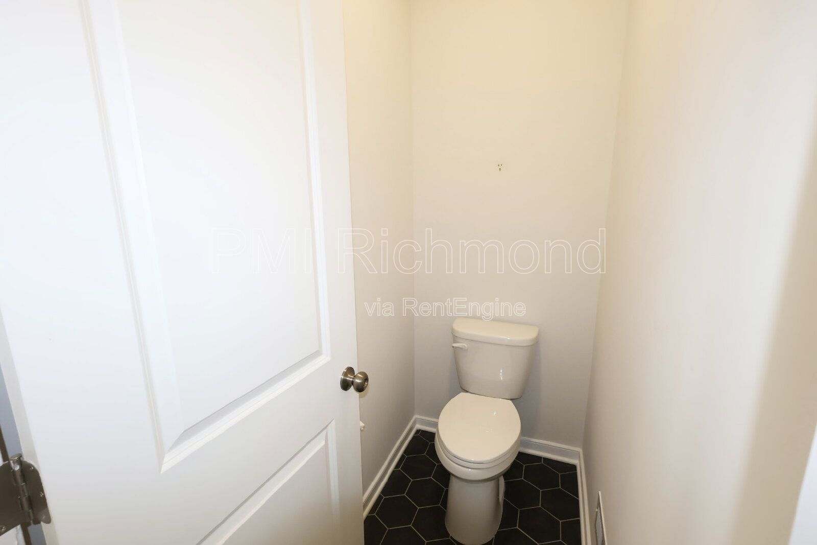 Stunning 2-Bed Condo with 2.5 Baths in the Heart of Richmond! property image