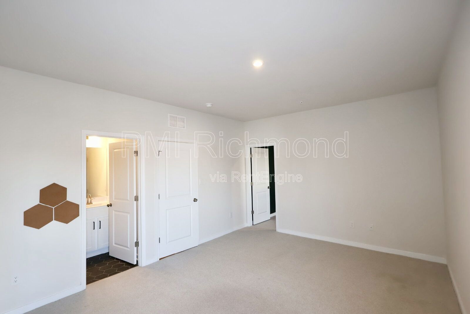 Stunning 2-Bed Condo with 2.5 Baths in the Heart of Richmond! property image