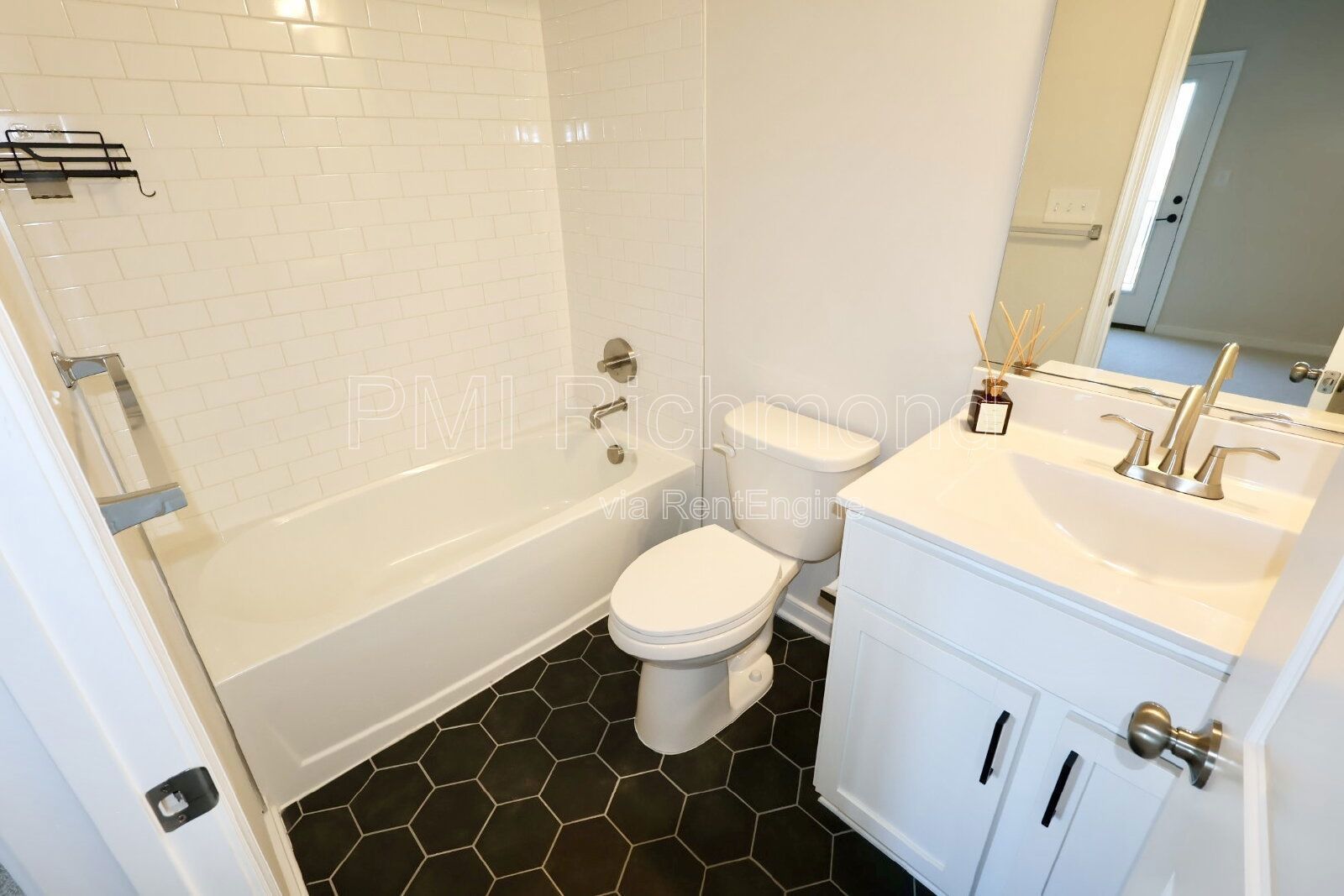 Stunning 2-Bed Condo with 2.5 Baths in the Heart of Richmond! property image