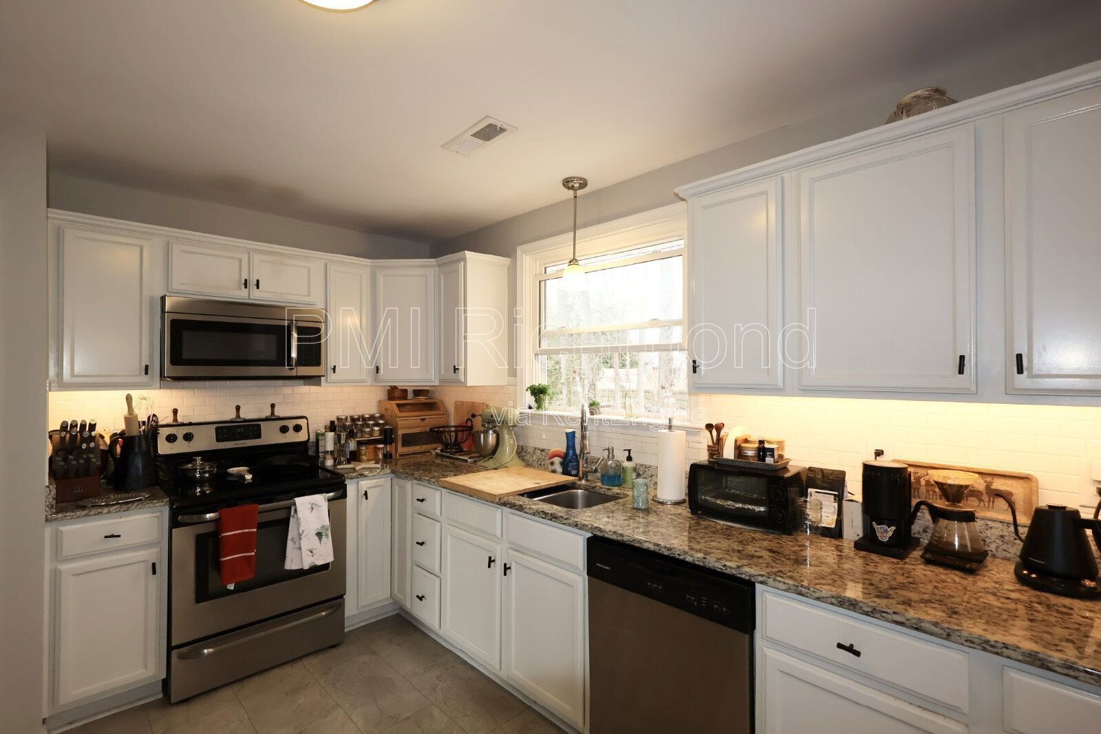 Welcoming 3-Bed Richmond Home with a Beautiful Granite Kitchen! property image