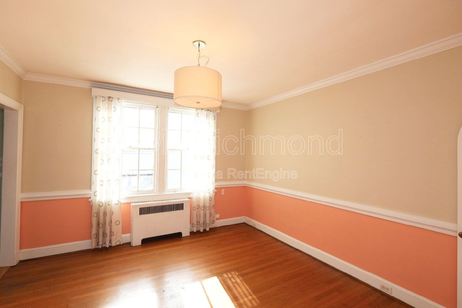Cozy 2Bed, 1Bath Upstairs Apartment on Park Ave in Richmond! property image