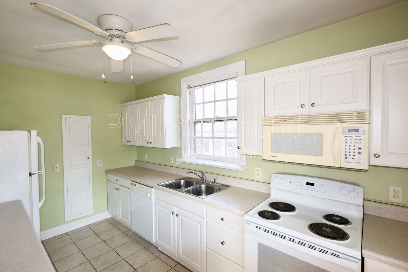 Cozy 2Bed, 1Bath Upstairs Apartment on Park Ave in Richmond! property image