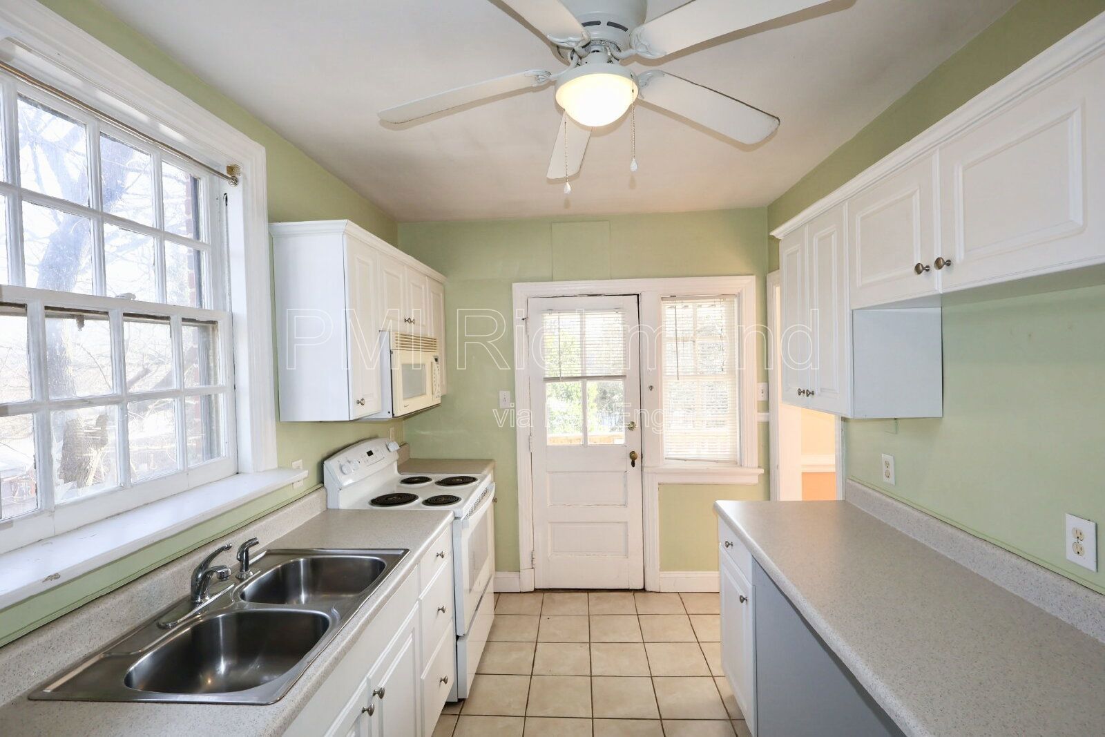 Cozy 2Bed, 1Bath Upstairs Apartment on Park Ave in Richmond! property image