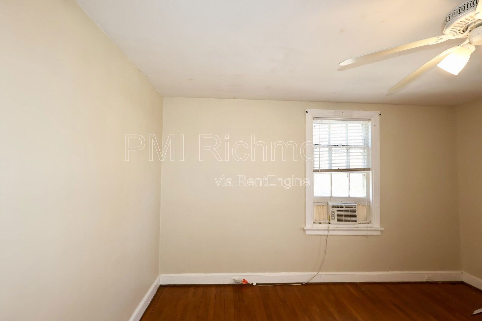 Cozy 2Bed, 1Bath Upstairs Apartment on Park Ave in Richmond! property image