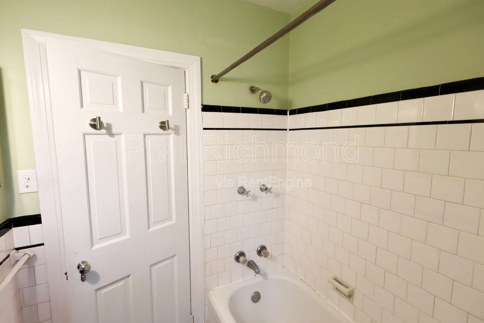 Cozy 2Bed, 1Bath Upstairs Apartment on Park Ave in Richmond! property image