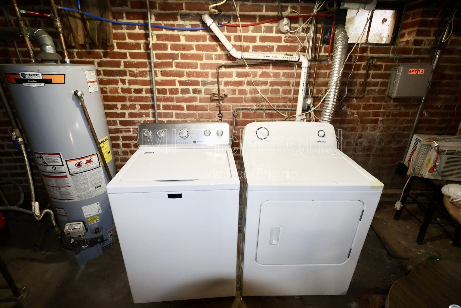 Cozy 2Bed, 1Bath Upstairs Apartment on Park Ave in Richmond! property image