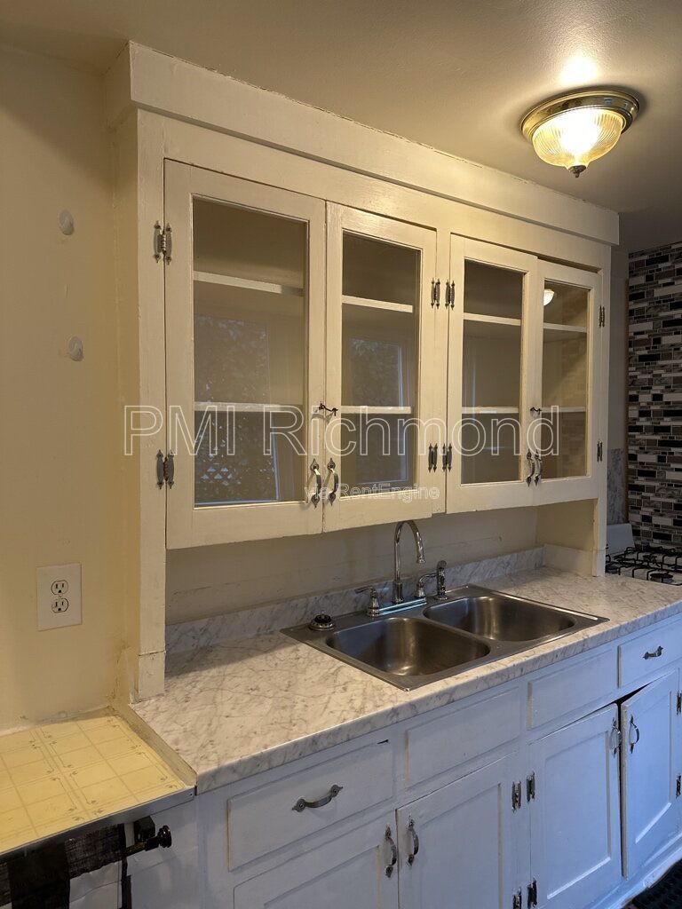 Beautiful 2-Story Home with Richmond Charm in Oregan Hill! property image