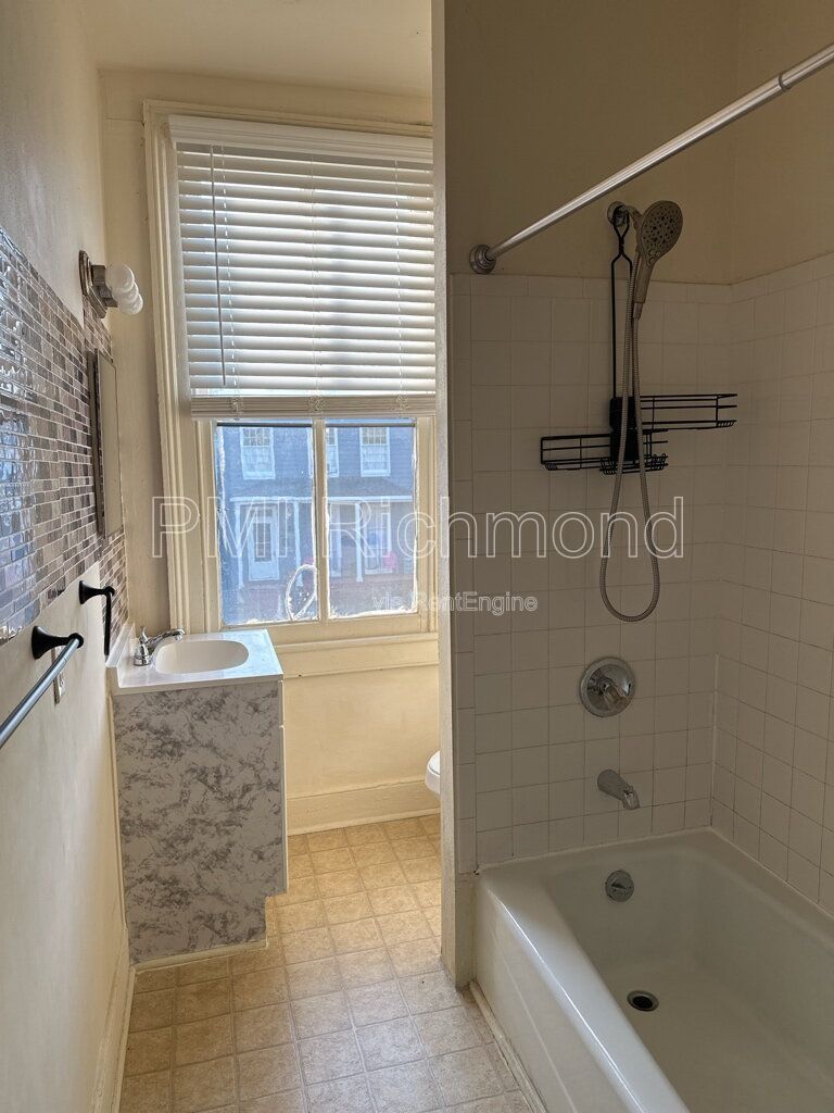 Beautiful 2-Story Home with Richmond Charm in Oregan Hill! property image