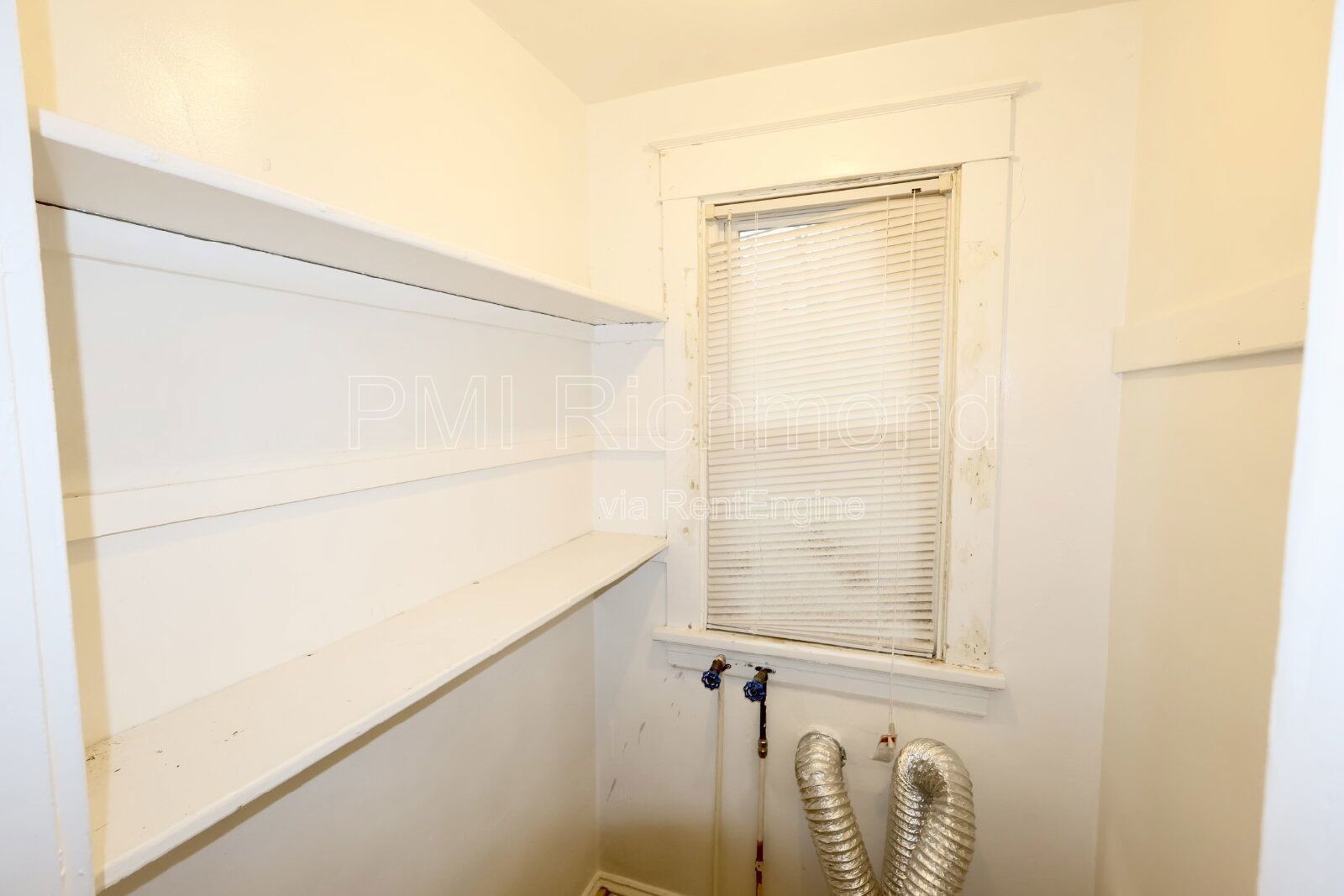 Quaint 4-Bed Richmond Retreat at 1910 Chicago Ave! property image