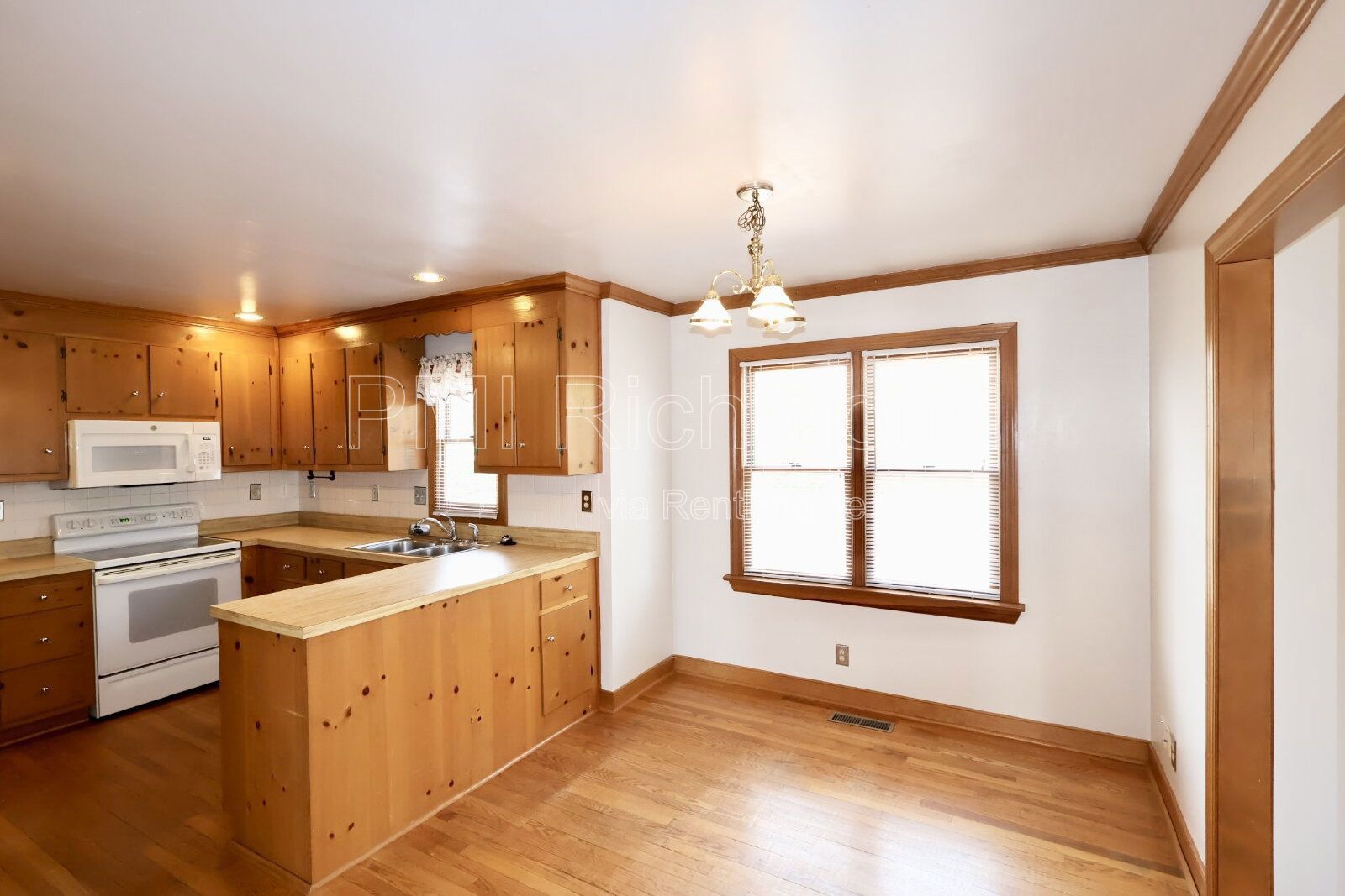 Beautiful Single Family Colonial Home in The Exbury Subdivision! property image