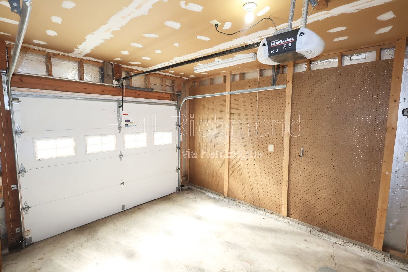 Beautiful Single Family Colonial Home in The Exbury Subdivision! property image