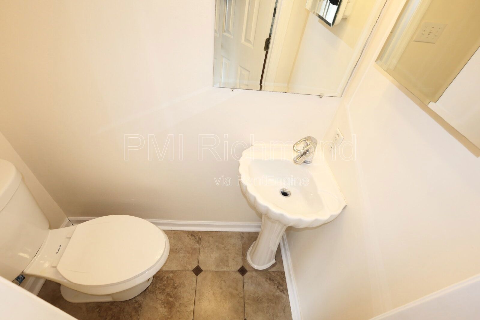 Charming 2 Bed, 2.5 Bath Townhome in Chester, VA! property image