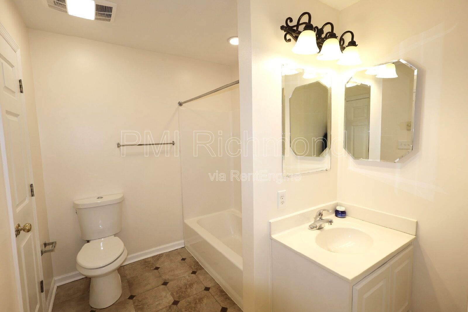 Charming 2 Bed, 2.5 Bath Townhome in Chester, VA! property image