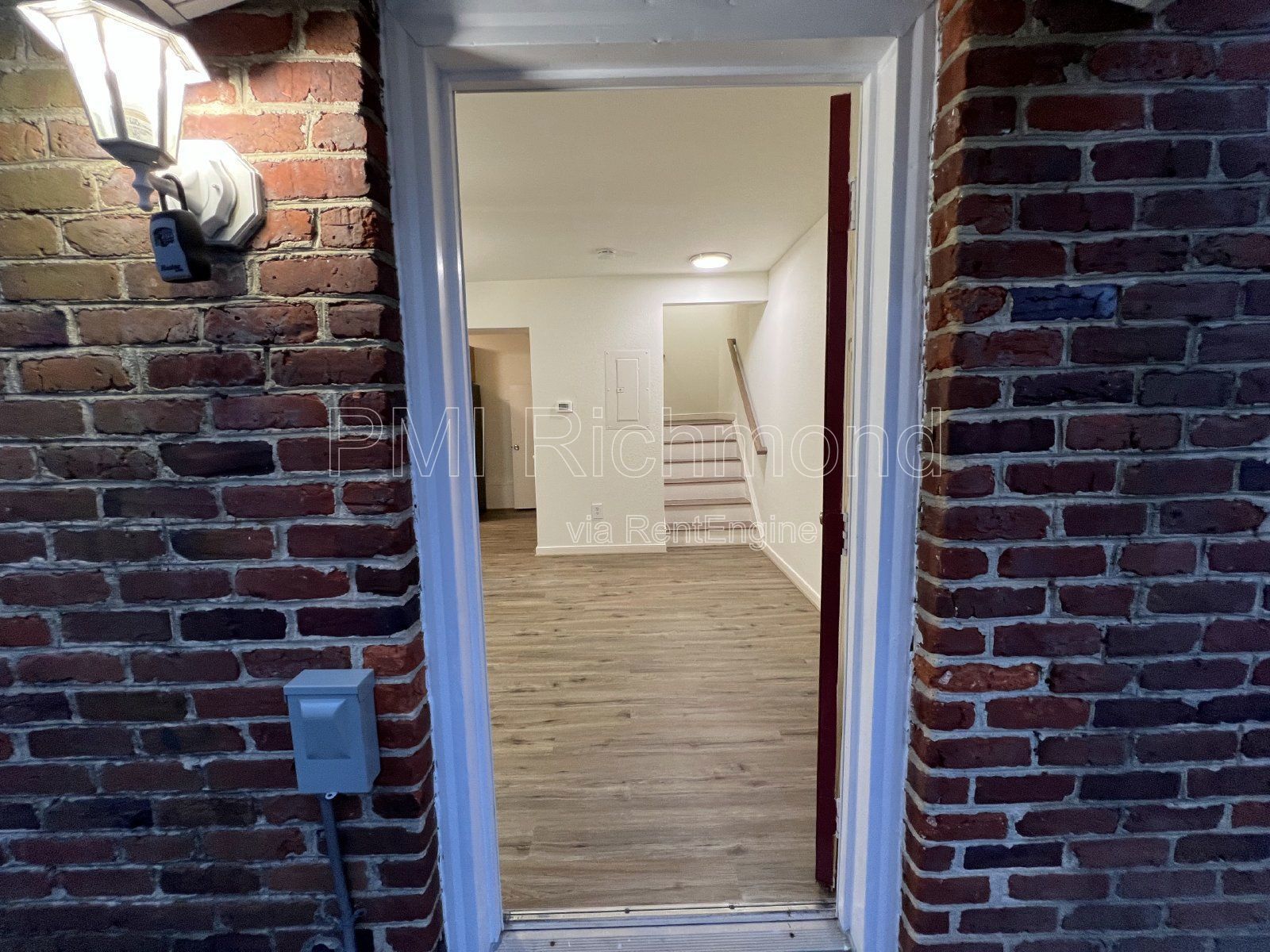 Cozy 2 Bed, 1 Bath End Unit Condo in Villas of Oakwood in Richmond! property image