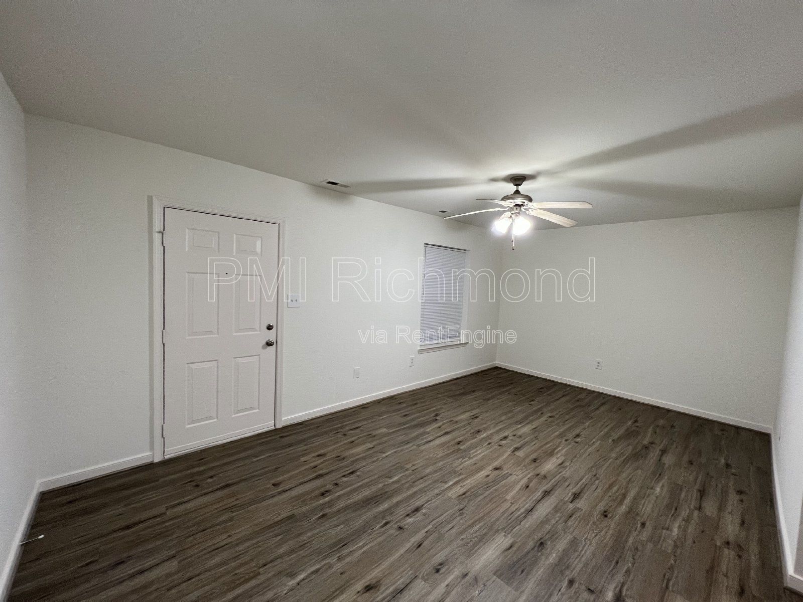 Cozy 2 Bed, 1 Bath End Unit Condo in Villas of Oakwood in Richmond! property image