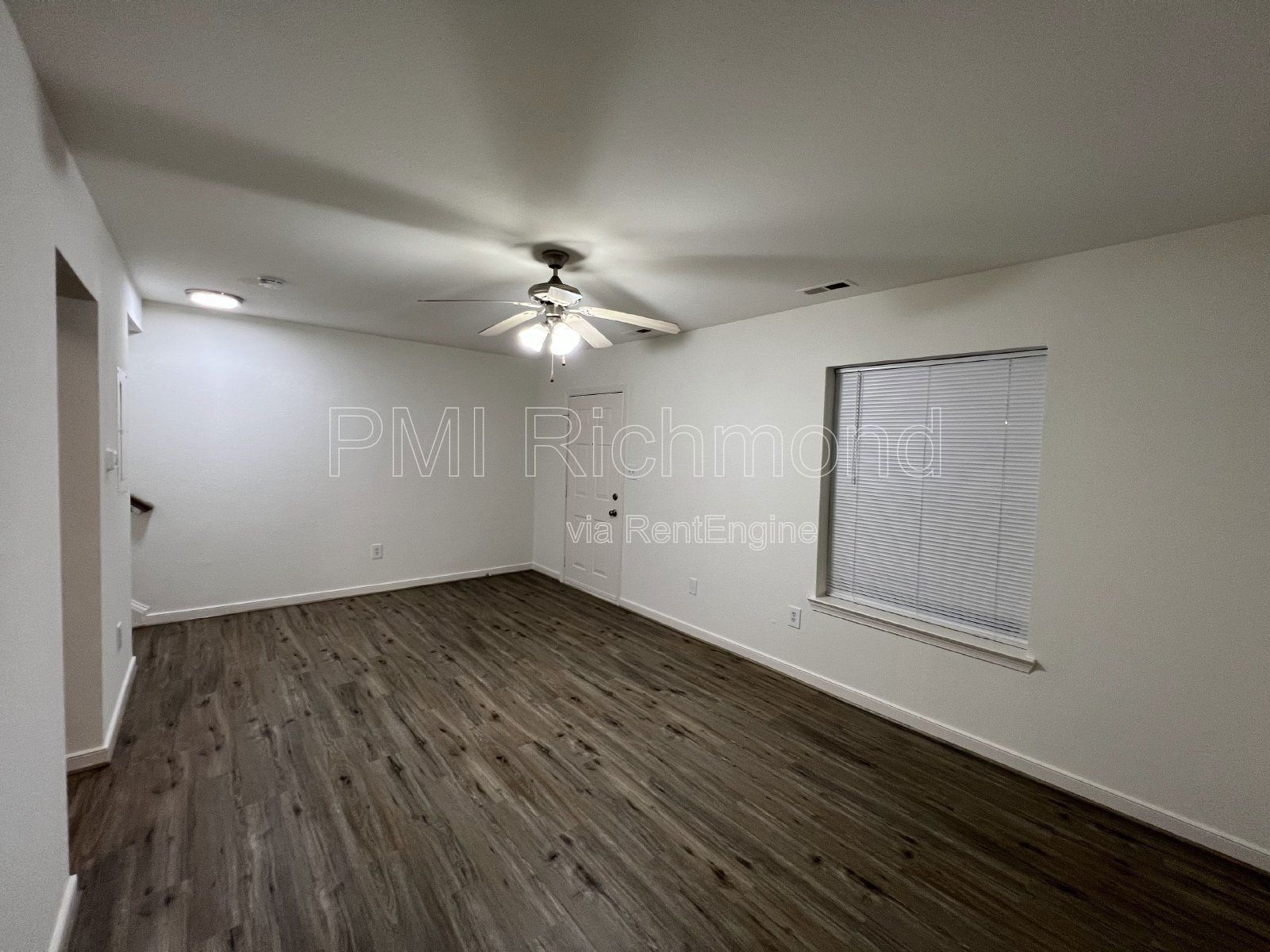 Cozy 2 Bed, 1 Bath End Unit Condo in Villas of Oakwood in Richmond! property image