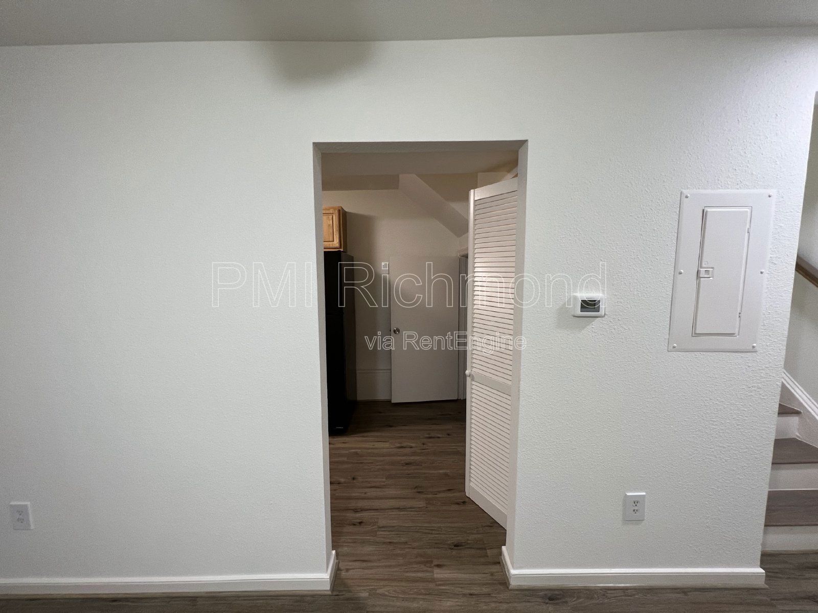 Cozy 2 Bed, 1 Bath End Unit Condo in Villas of Oakwood in Richmond! property image