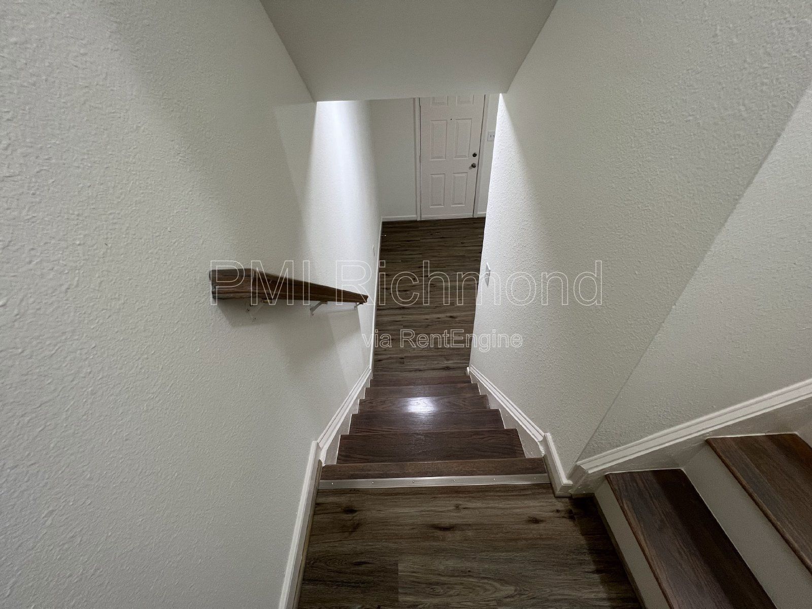 Cozy 2 Bed, 1 Bath End Unit Condo in Villas of Oakwood in Richmond! property image