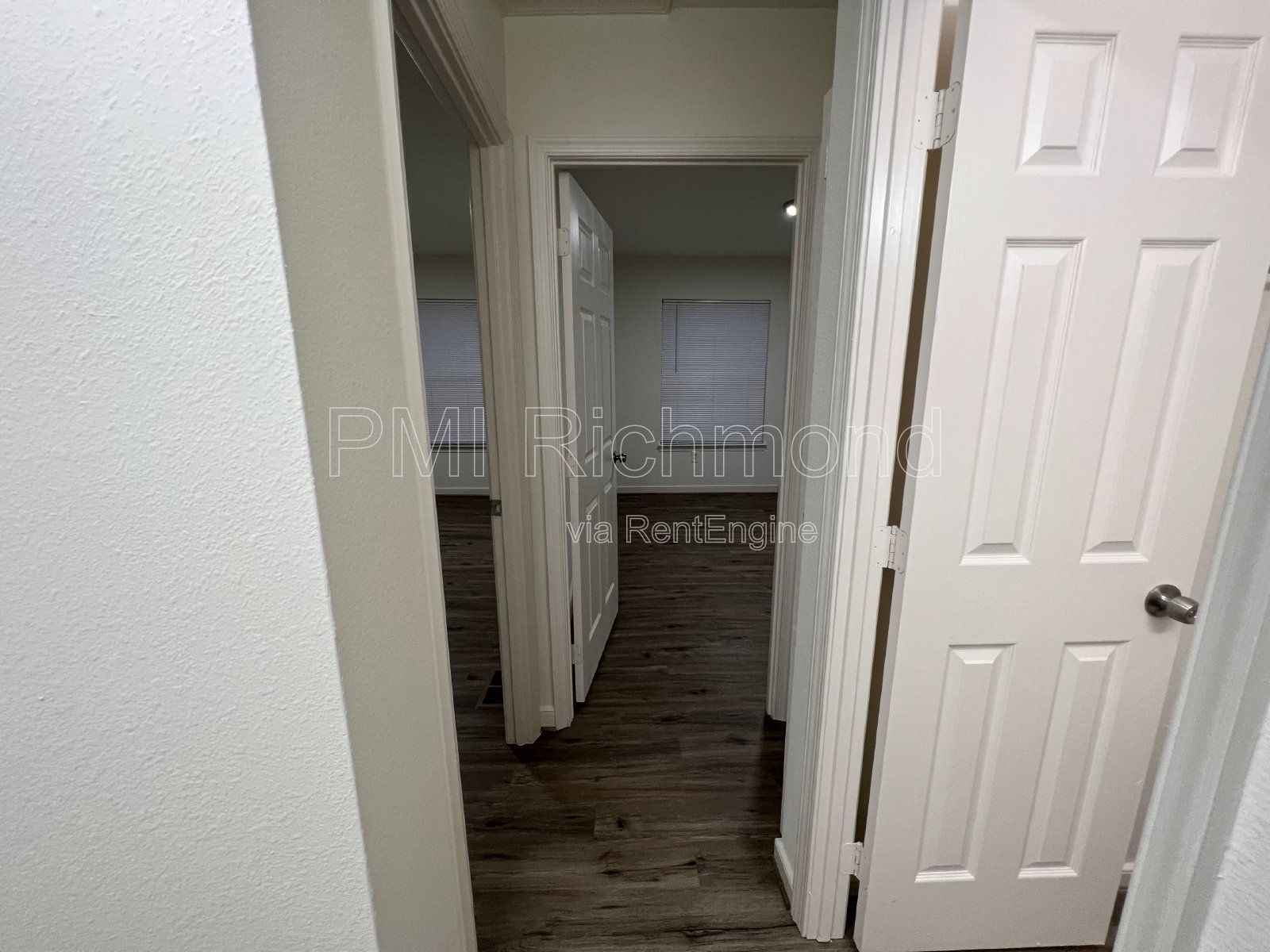 Cozy 2 Bed, 1 Bath End Unit Condo in Villas of Oakwood in Richmond! property image