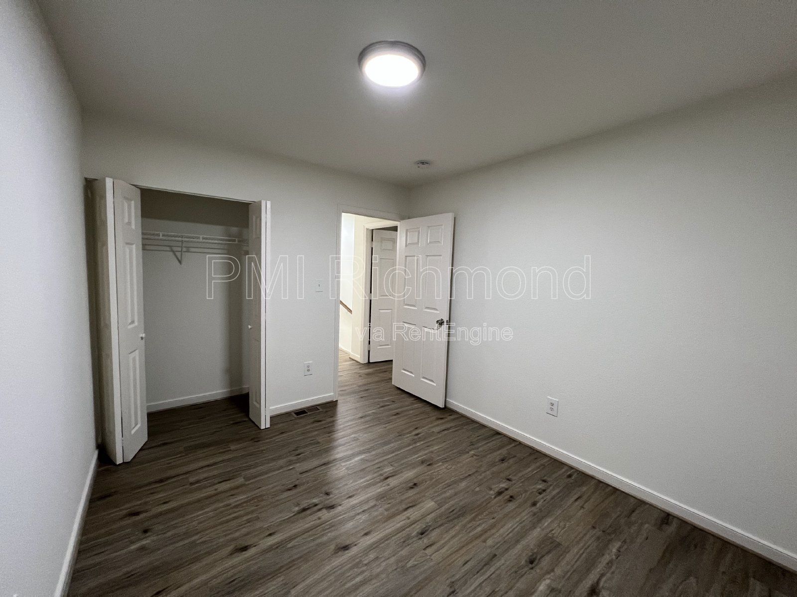 Cozy 2 Bed, 1 Bath End Unit Condo in Villas of Oakwood in Richmond! property image