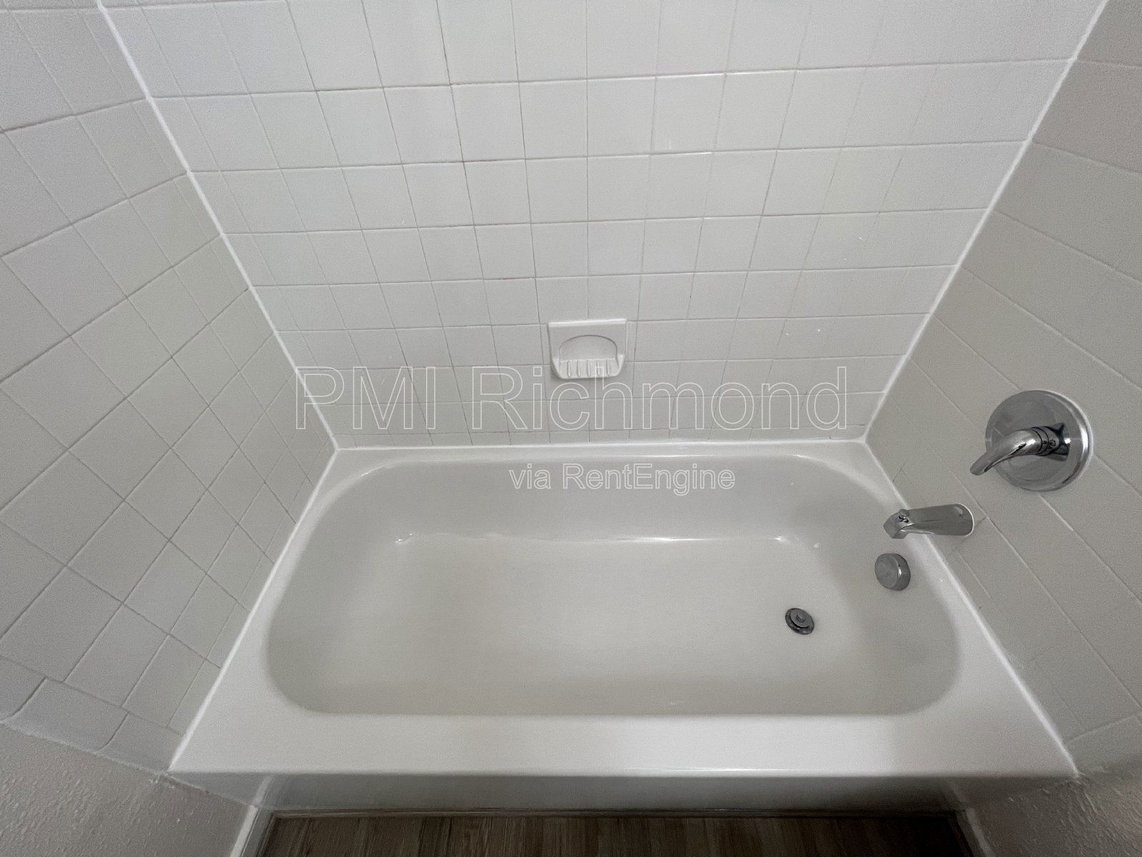 Cozy 2 Bed, 1 Bath End Unit Condo in Villas of Oakwood in Richmond! property image