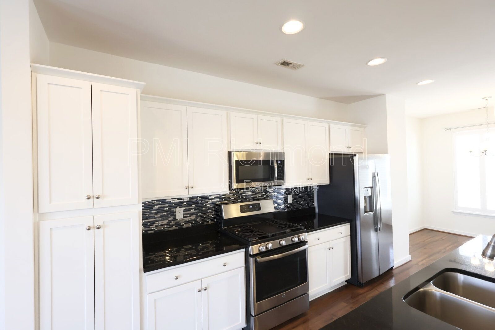 Stunning 3-Bed Townhouse with Modern Touches at 12005 Rubystone Dr! property image