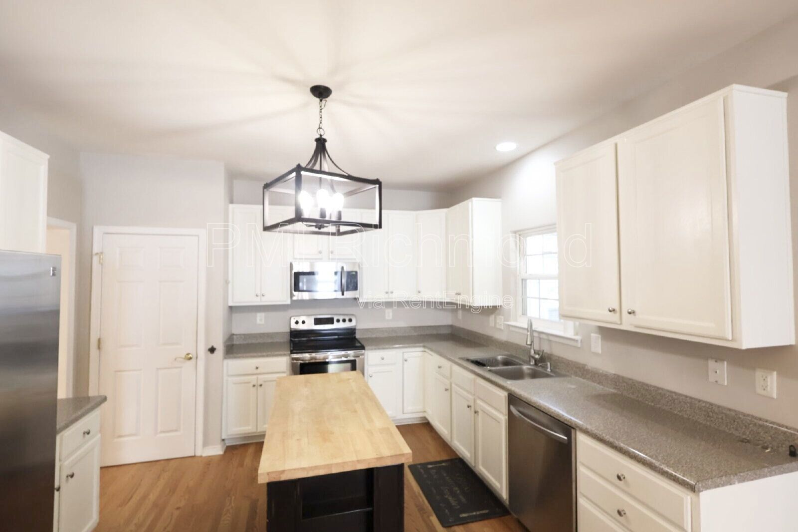 Charming 4-Bed Home with Hardwood Floors & Cozy Fireplace in Chesterfield! property image