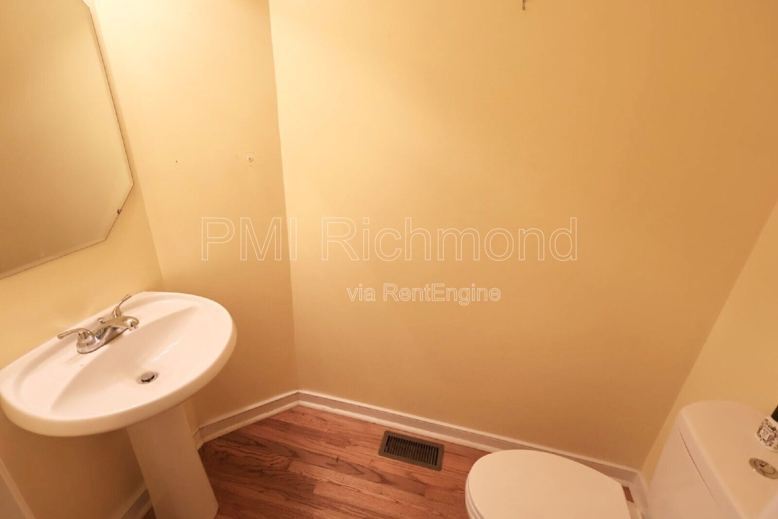 Charming 4-Bed Home with Hardwood Floors & Cozy Fireplace in Chesterfield! property image