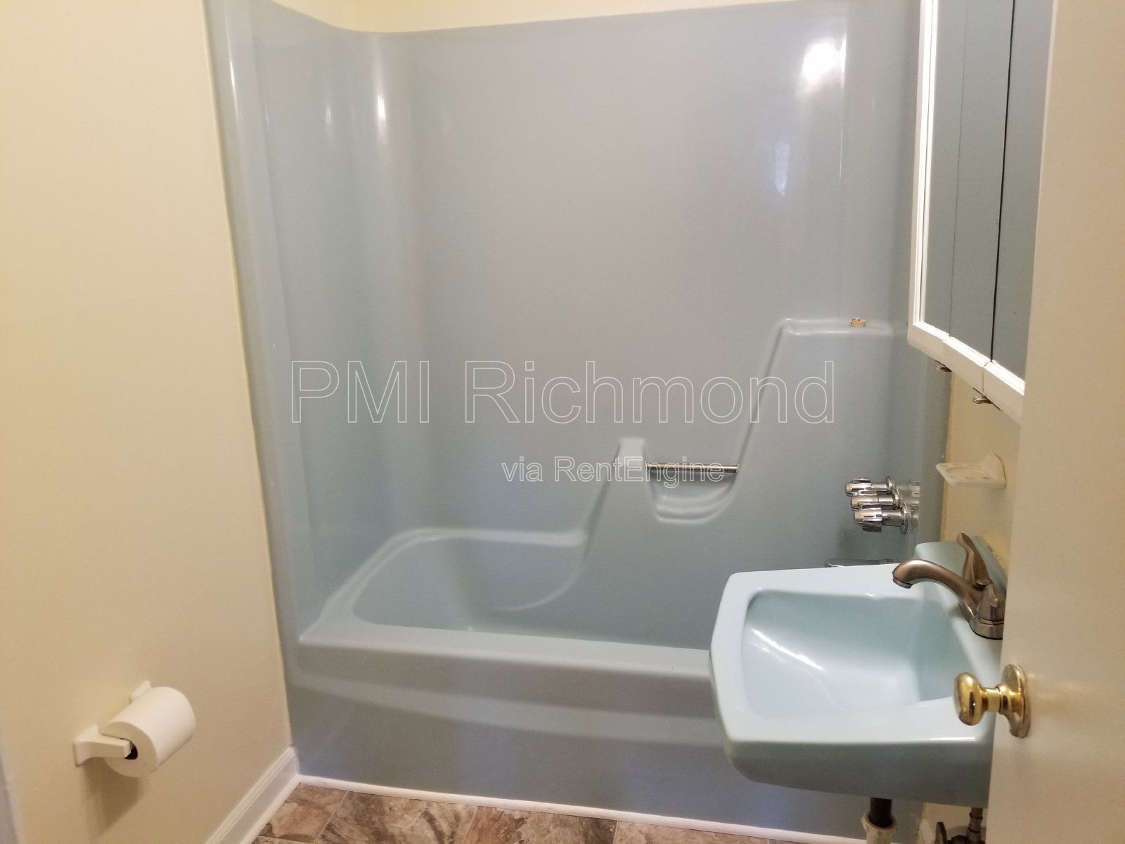 Lovely 2 Bed, 1.5 Bath Townhouse in Chesterfield! property image