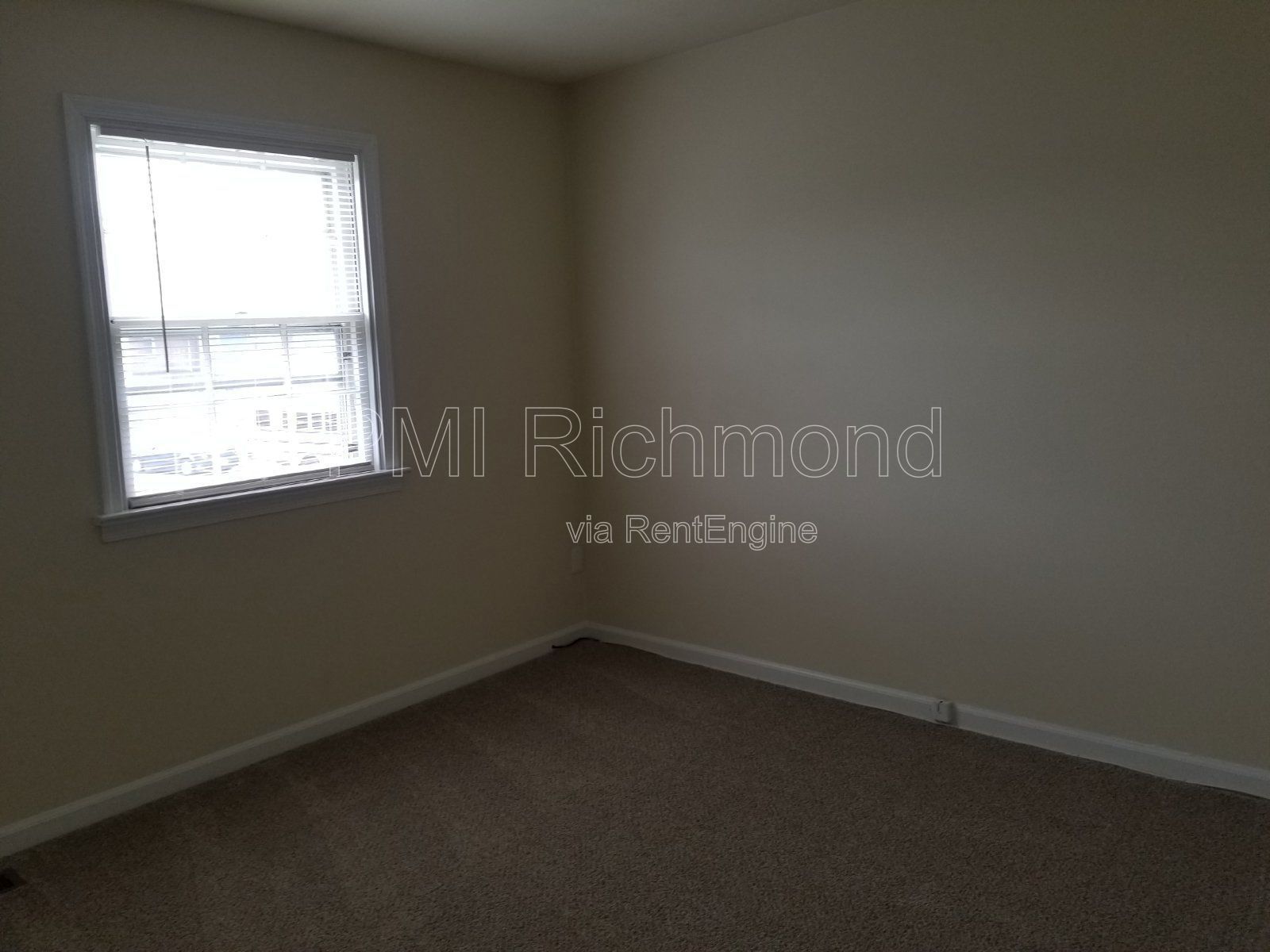 Lovely 2 Bed, 1.5 Bath Townhouse in Chesterfield! property image