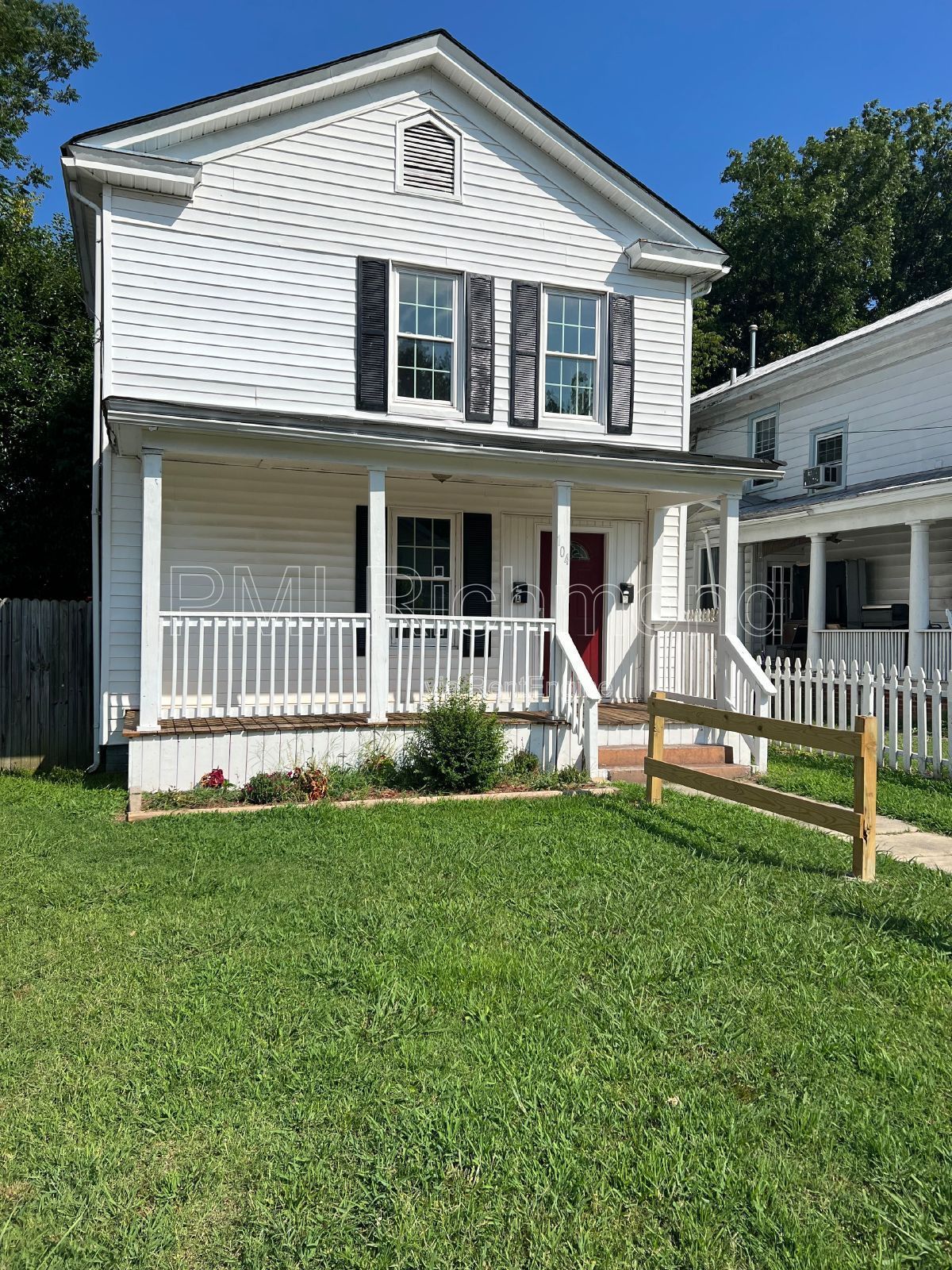 Beautiful 2 Bedroom First Floor Duplex located in Colonial Heights! property image