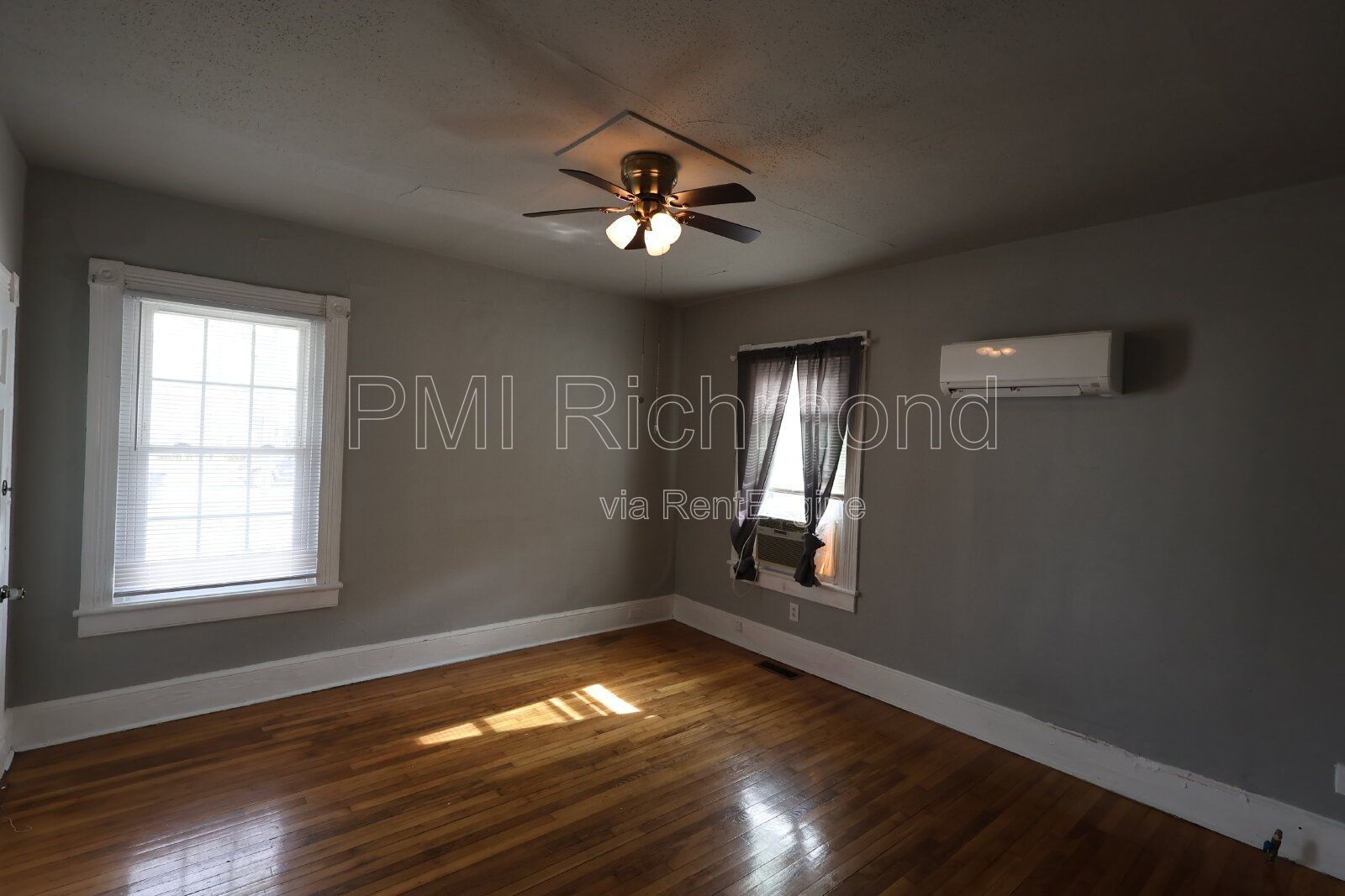 Beautiful 2 Bedroom First Floor Duplex located in Colonial Heights! property image