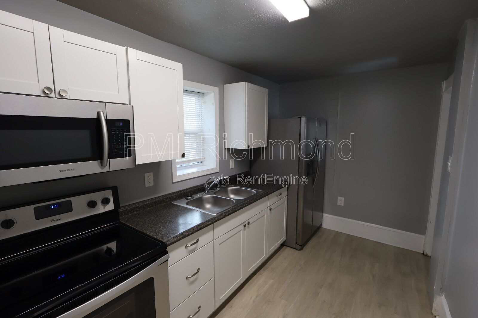 Beautiful 2 Bedroom First Floor Duplex located in Colonial Heights! property image