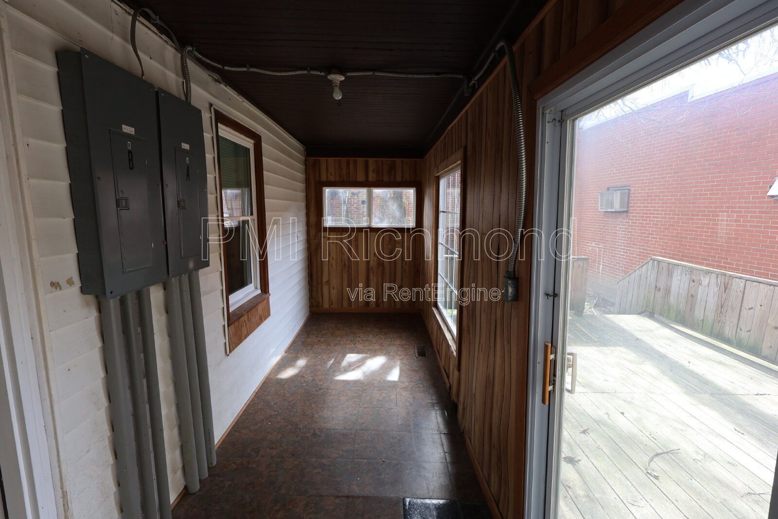 Beautiful 2 Bedroom First Floor Duplex located in Colonial Heights! property image