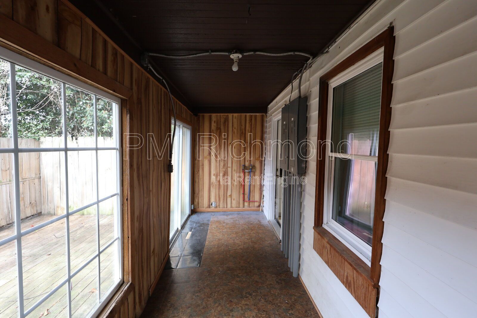 Beautiful 2 Bedroom First Floor Duplex located in Colonial Heights! property image