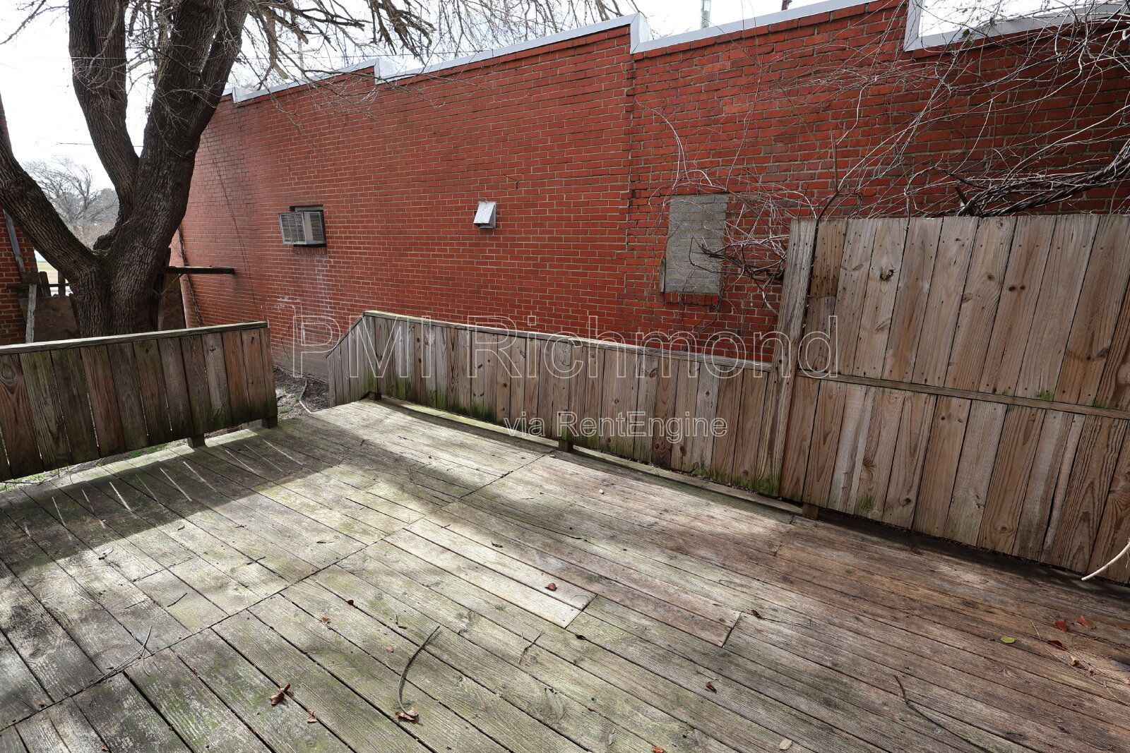 Beautiful 2 Bedroom First Floor Duplex located in Colonial Heights! property image