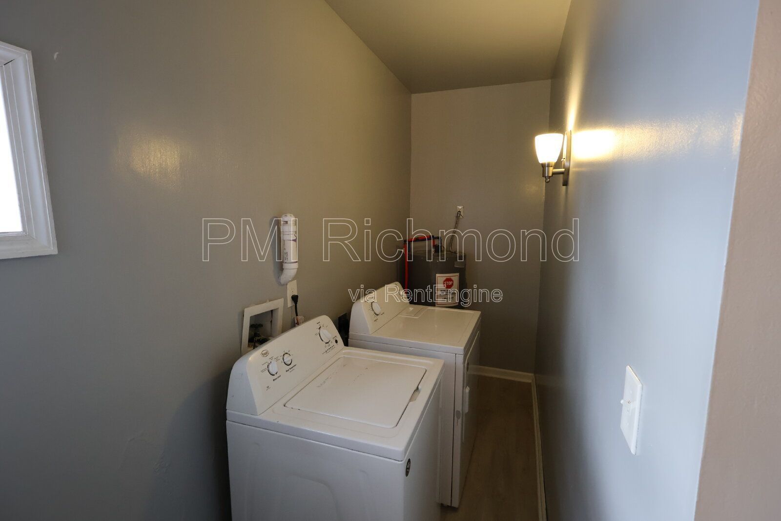 Beautiful 2 Bedroom First Floor Duplex located in Colonial Heights! property image