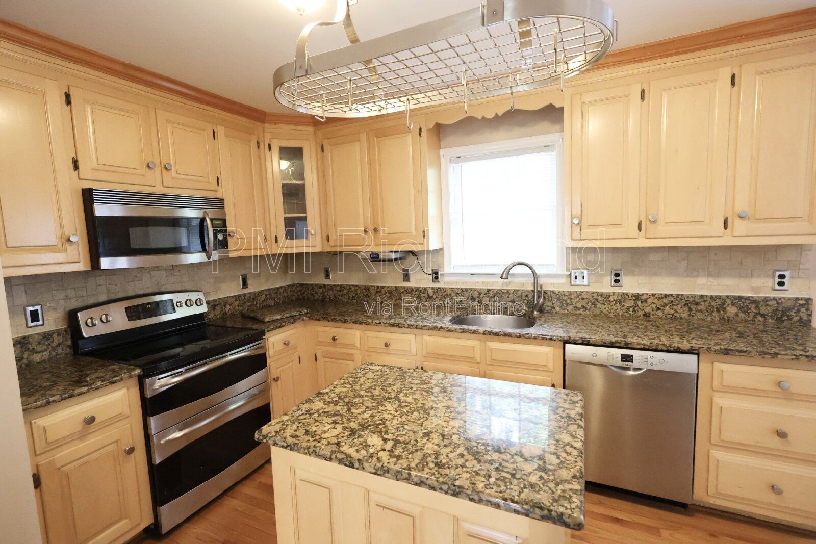 Traditional Style Single Family 4Bed Home in Chesterfield! property image