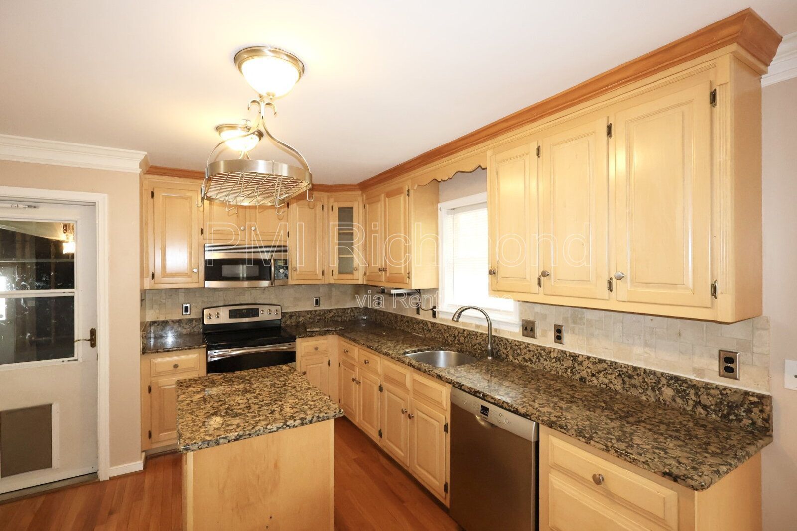 Traditional Style Single Family 4Bed Home in Chesterfield! property image