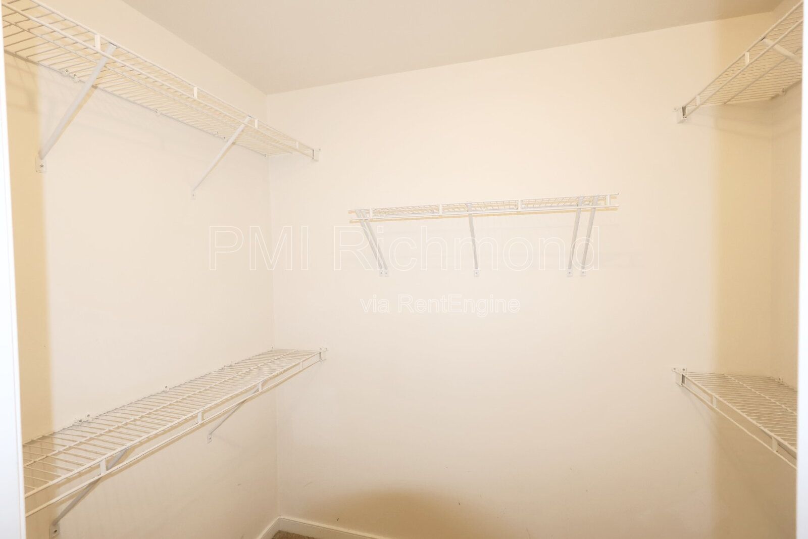 Traditional Style Single Family 4Bed Home in Chesterfield! property image