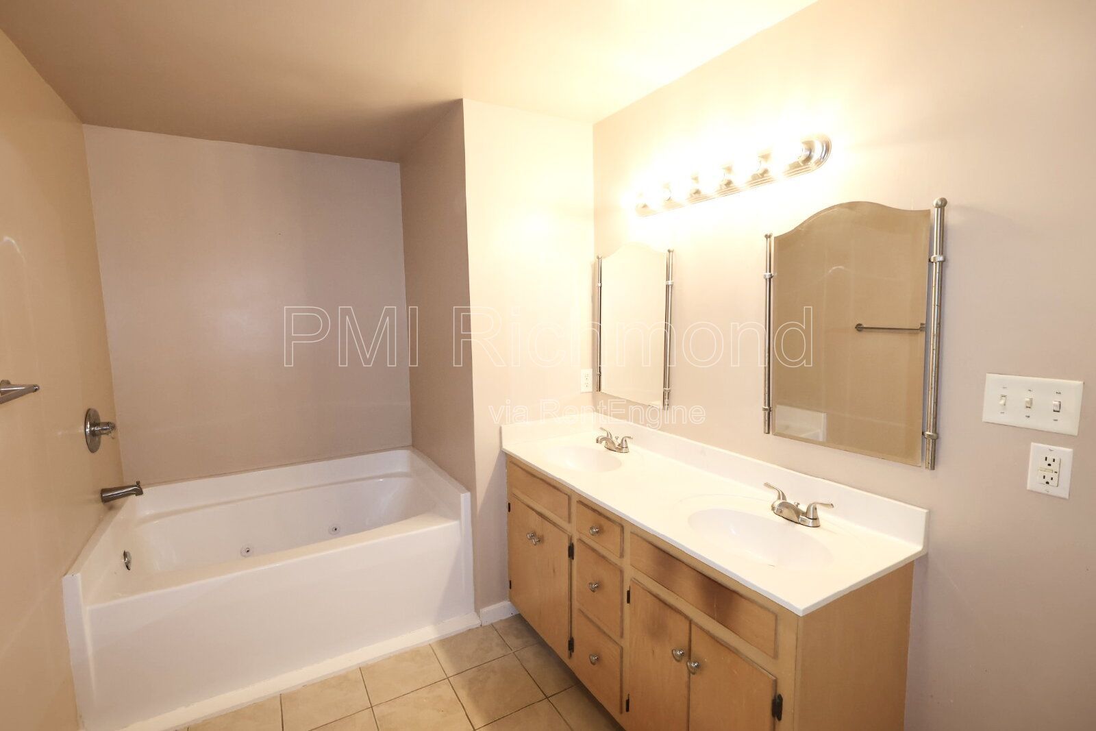 Traditional Style Single Family 4Bed Home in Chesterfield! property image