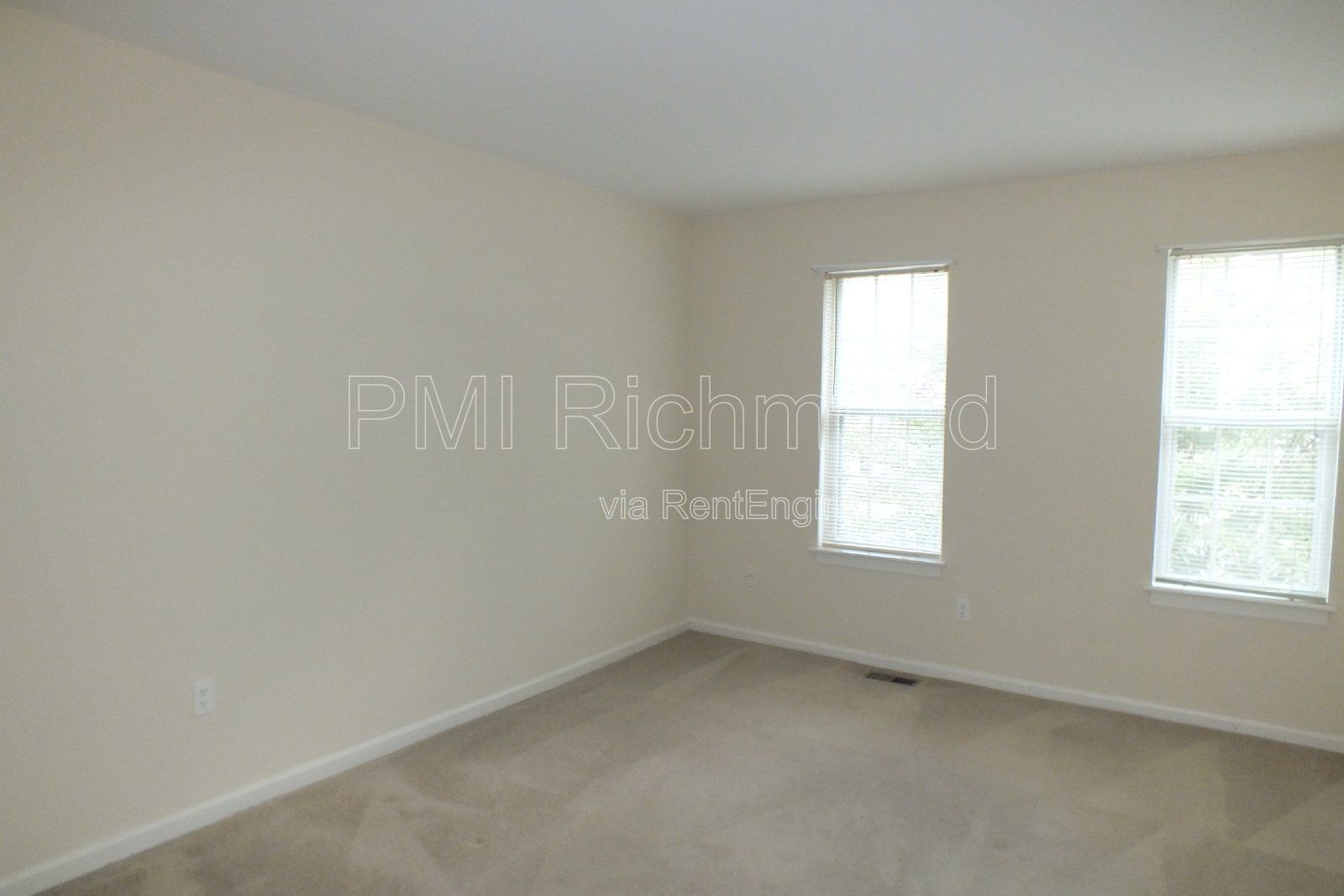 Wonderful 3 Bed, 1.5 Bath Townhouse in the West End! property image